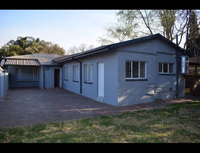 4 BEDROOM HOUSE SOLD IN PARKTOWN ESTATE